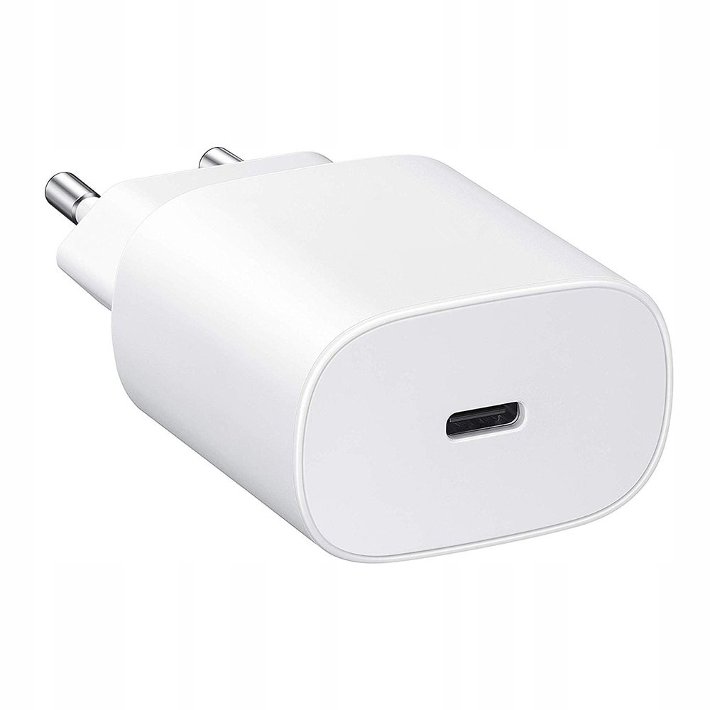 Biała ładowarka sieciowa USB-C z dwoma metalowymi bolcami.
