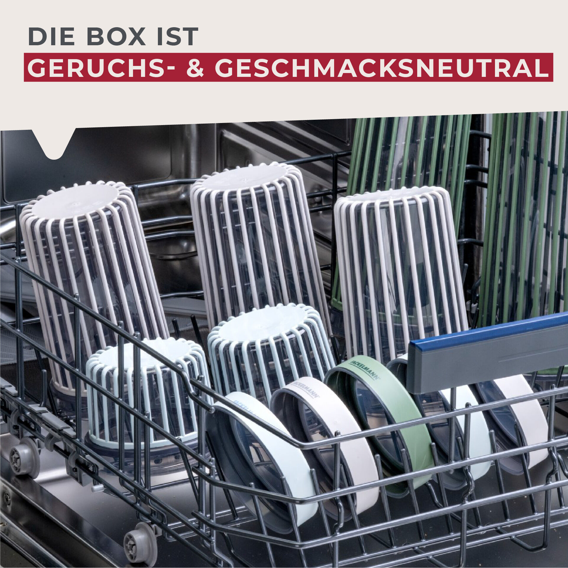 Ein Geschirrkorb mit mehreren weißen und grünen Behältern, die in einer Spülmaschine stehen.