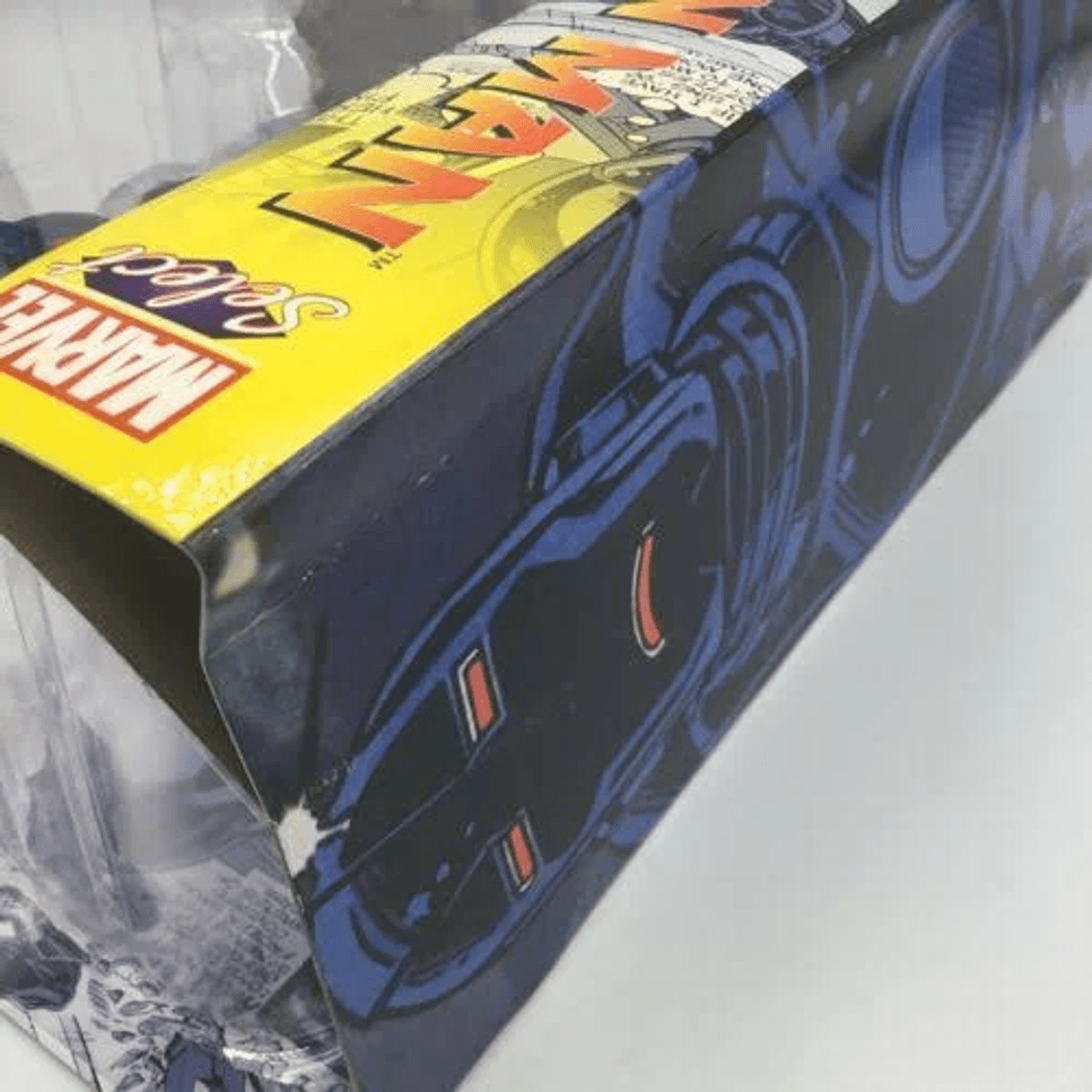Una caja con el logo "MAN" de Marvel Select y diseño de robot azul.
