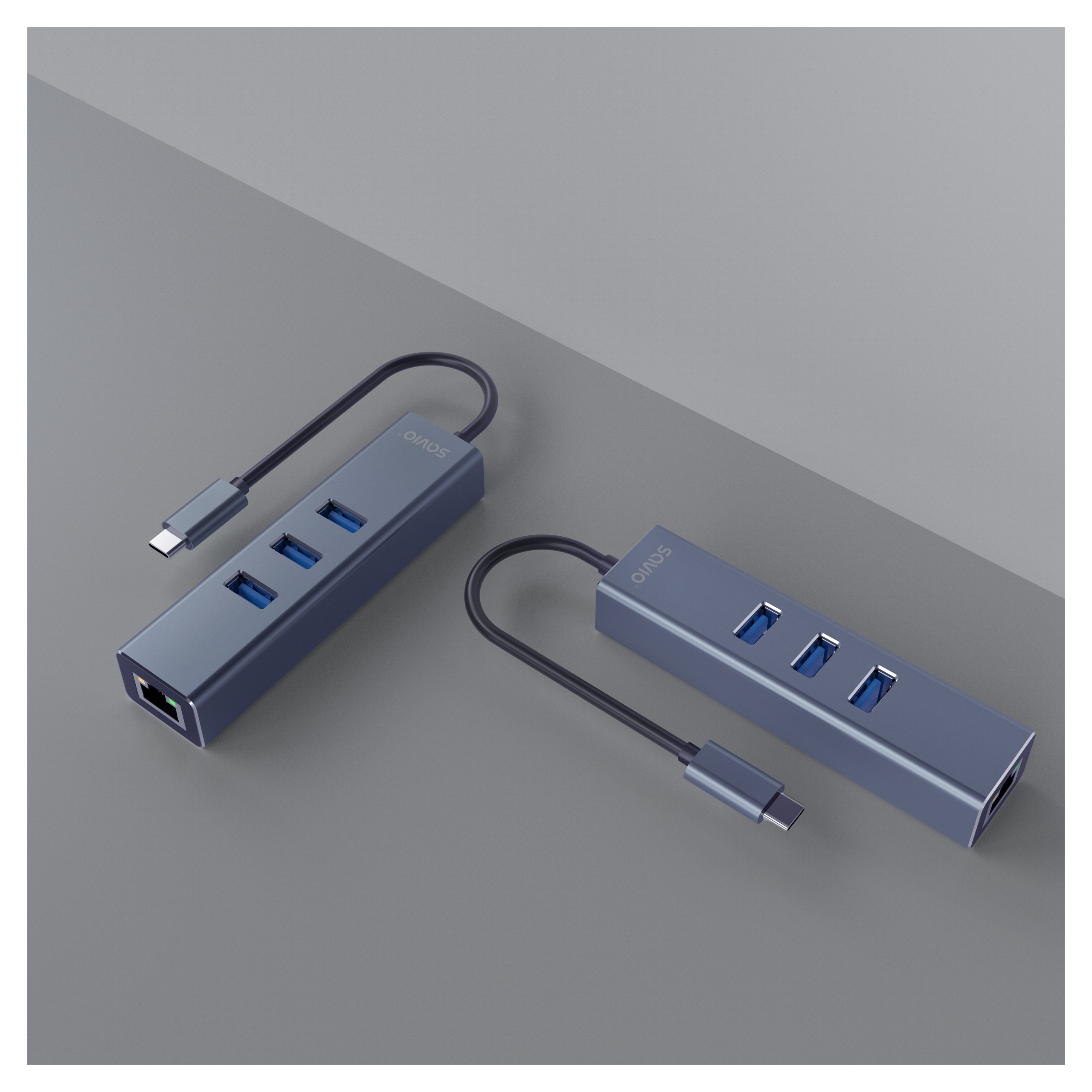 Zwei graue USB-C-Hubs mit drei blauen Anschlüssen und einem Ethernet-Anschluss.