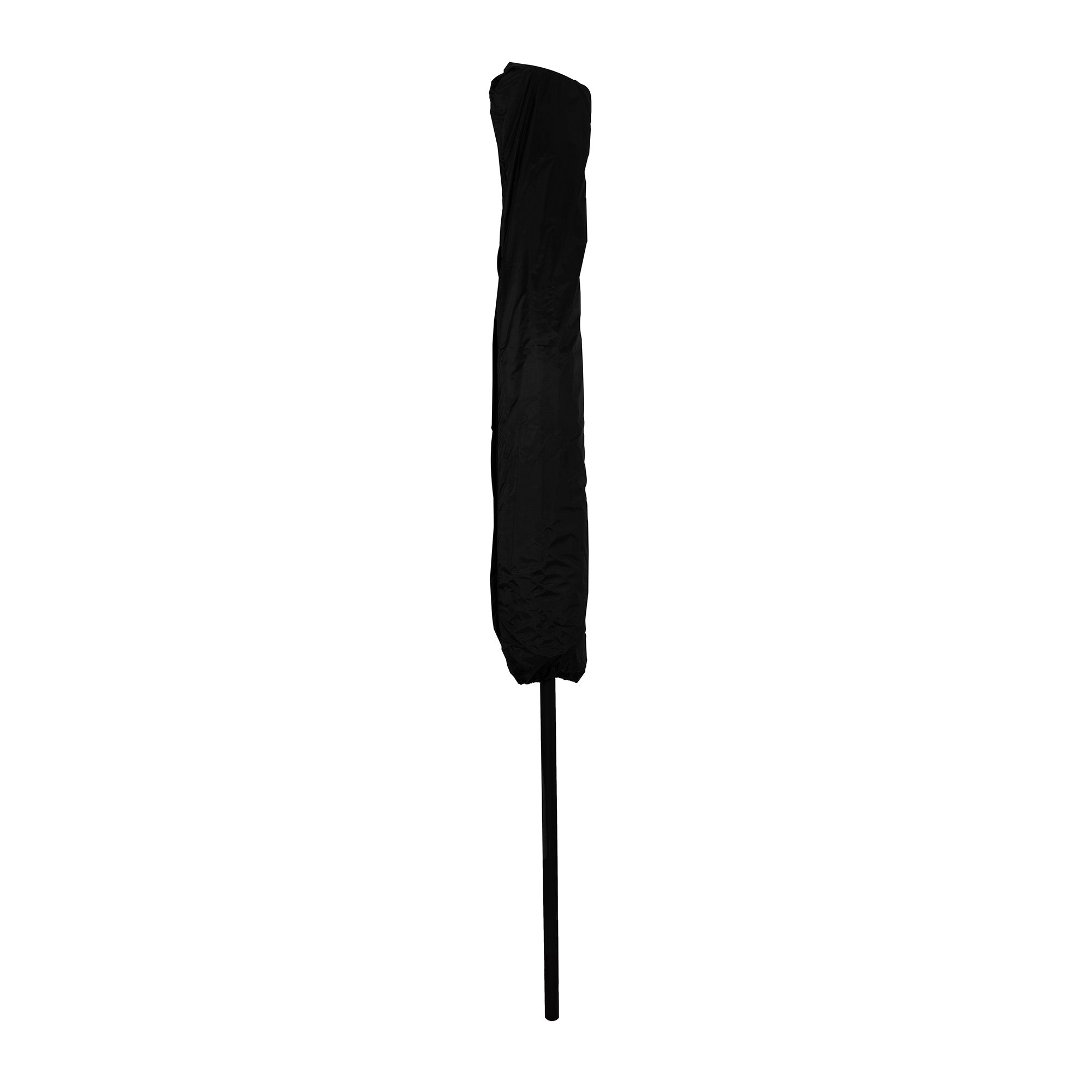 Una cubierta negra para sombrilla de patio, drapeada sobre la parte superior de un solo soporte.