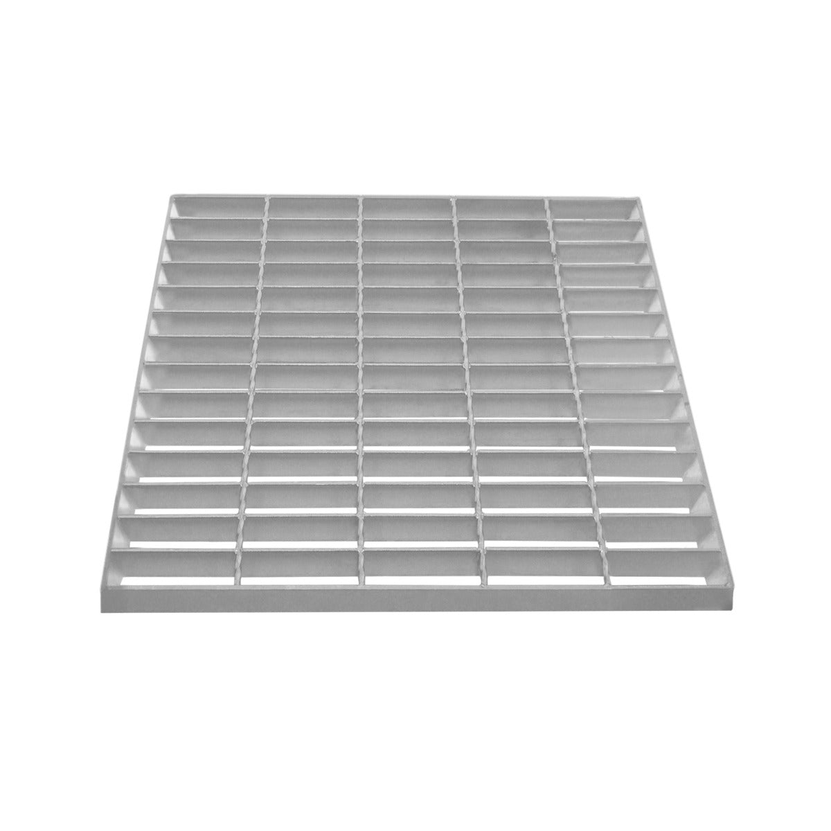 Una rejilla metálica gris con aberturas rectangulares sobre fondo blanco.