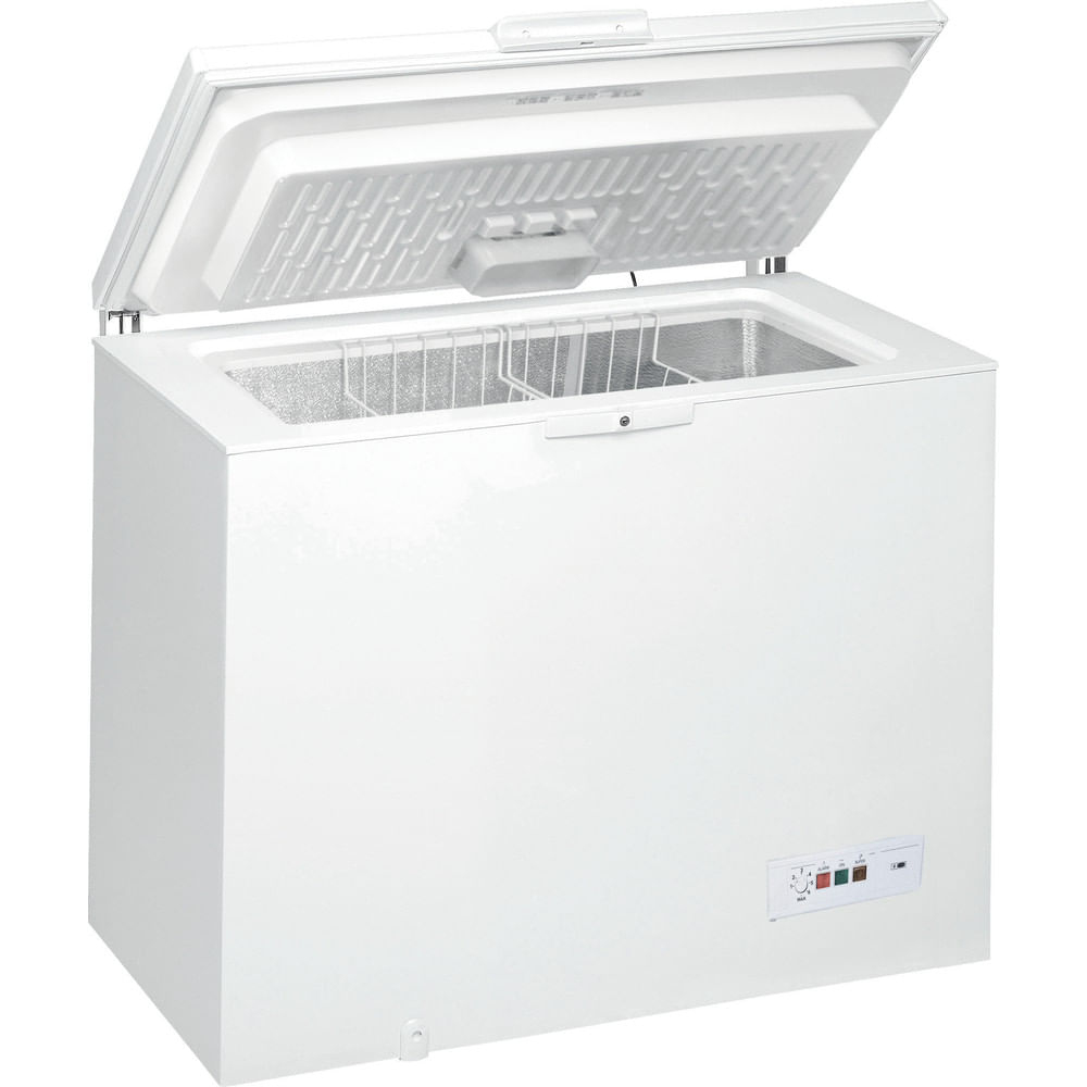 Congelatore orizzontale bianco con coperchio aperto, interni con cestelli metallici.