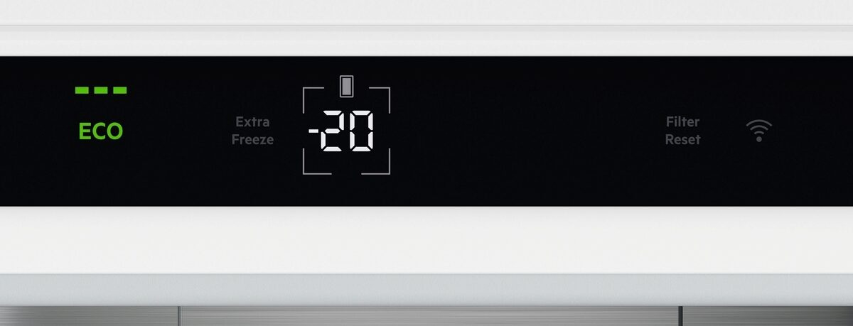 Display mostra ECO, -20 gradi Celsius, Reset Filtro e simbolo Wi-Fi.