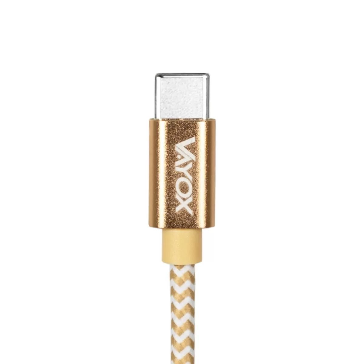 Złoty złącz USB-C z białym i złotym kablem w oplocie. Logo VAYOX.