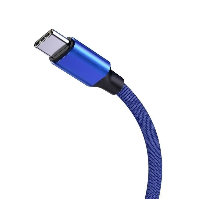 Ein blauer USB-C-Stecker mit einem geflochtenen blauen Kabel.