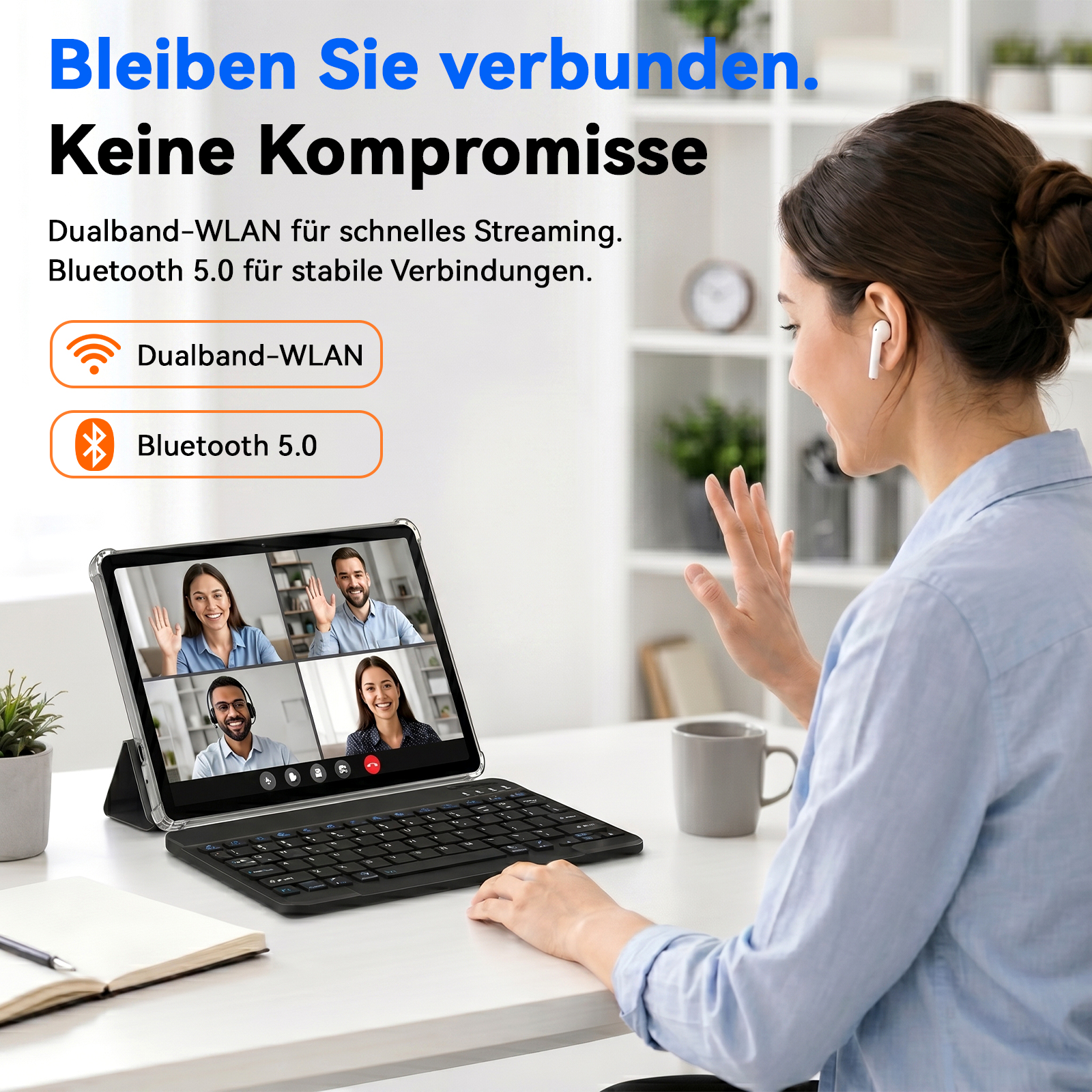 Frau im Videoanruf mit vier Personen auf einem Tablet, mit Tastatur.