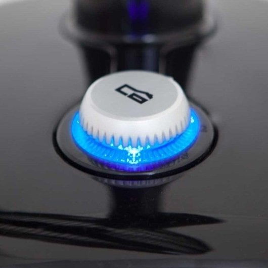 Un dial blanco con un símbolo negro y un anillo de luz azul.