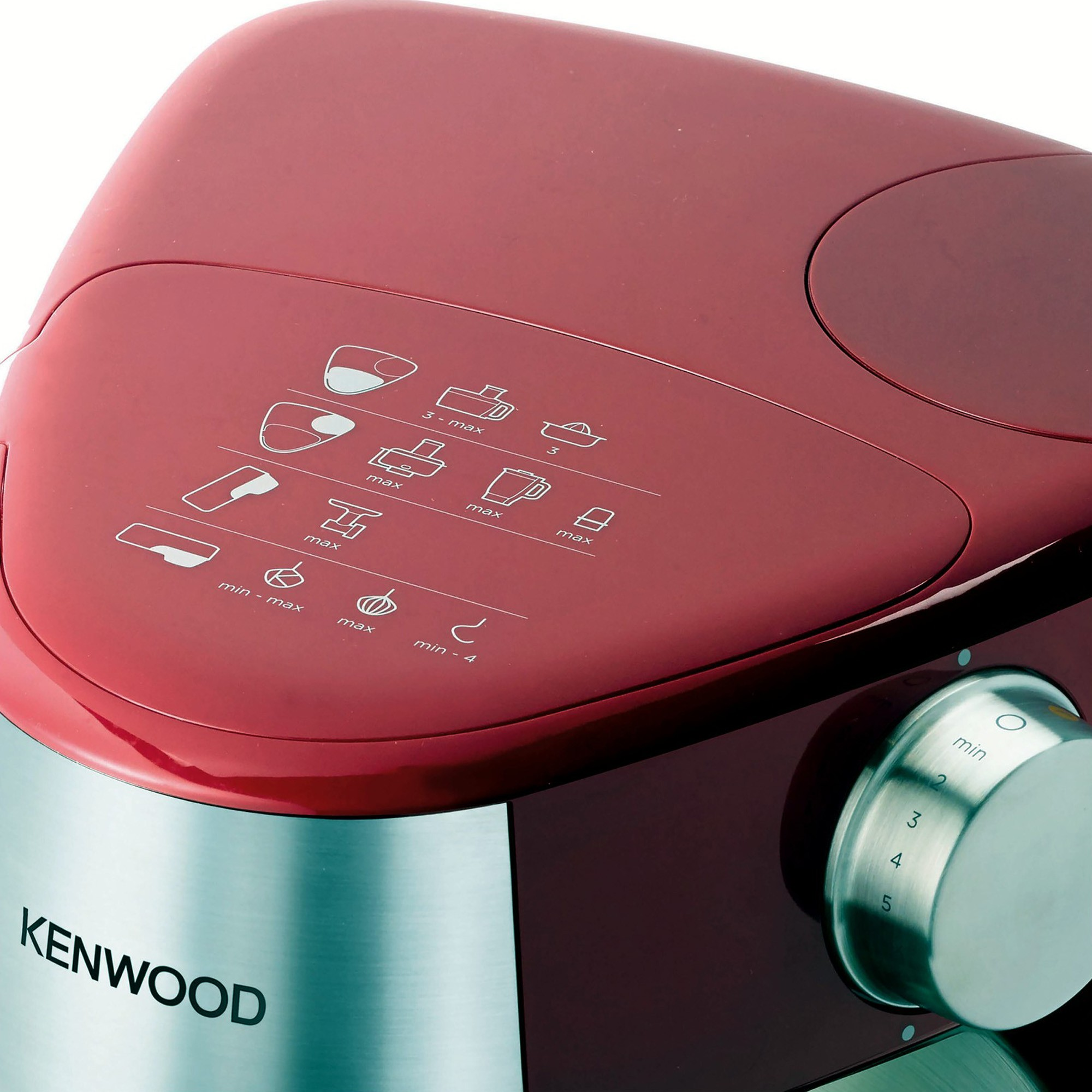 Rote Küchenmaschine von Kenwood mit Symbolen und einem Drehknopf. Details sind sichtbar.