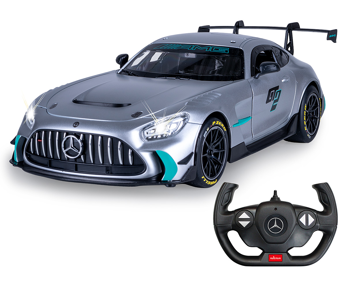 Silbernes ferngesteuertes Spielzeugauto mit Spoiler und Fernbedienung.