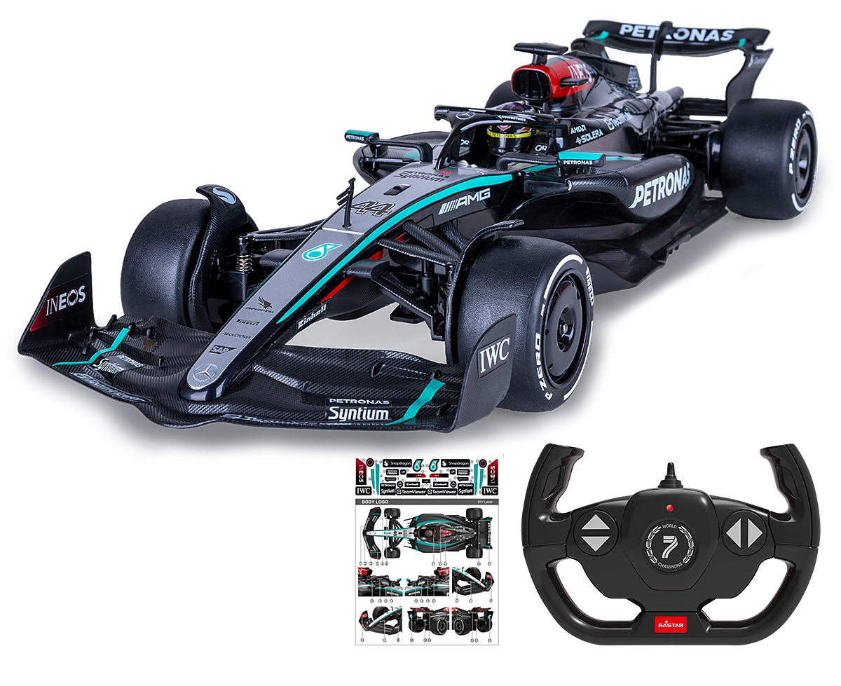 Ein schwarzer Formel-1-Rennwagen mit Petronas-Aufdrucken, Aufkleberbogen und Fernbedienung.