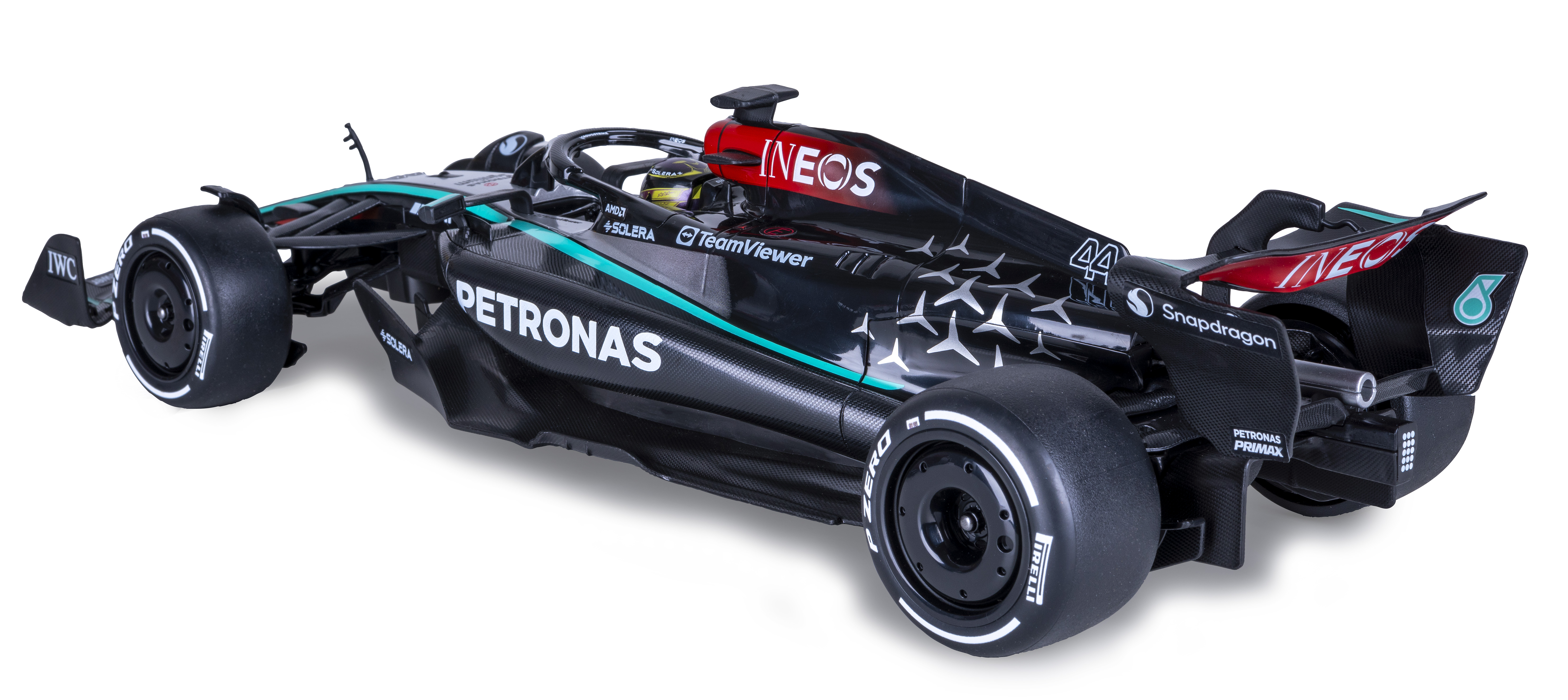 Ein schwarzer Formel-1-Wagen mit grünen und roten Akzenten auf weißem Hintergrund.