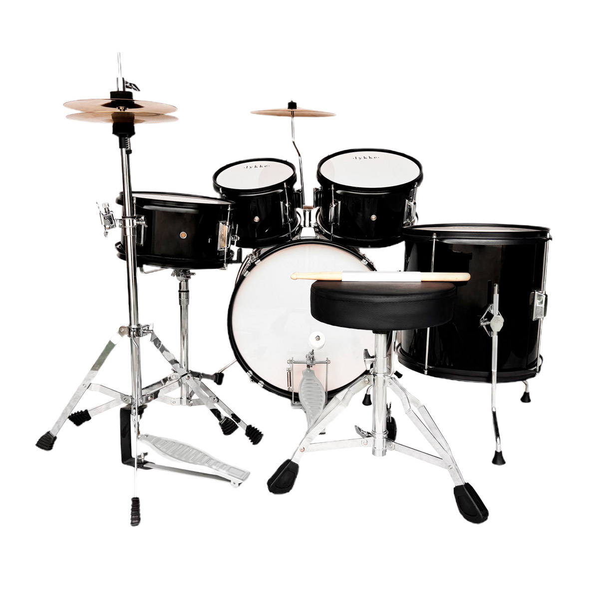Ein schwarzes Schlagzeug mit Becken, Snare, Toms, Bassdrum und Hocker.