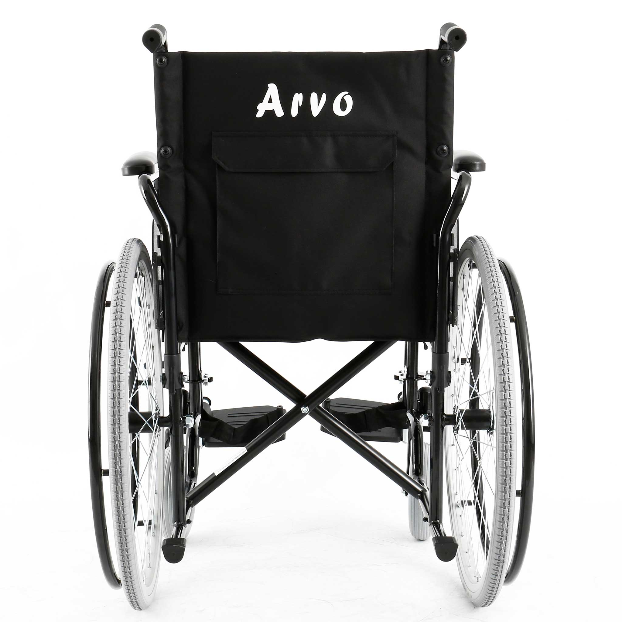 Schwarzer Rollstuhl mit "Arvo" Schriftzug und großen Rädern, von hinten.