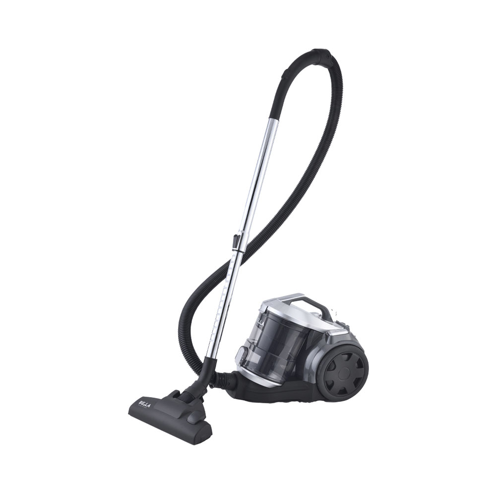 Un aspirateur cylindrique noir et argenté avec un tuyau et une buse sur fond blanc.