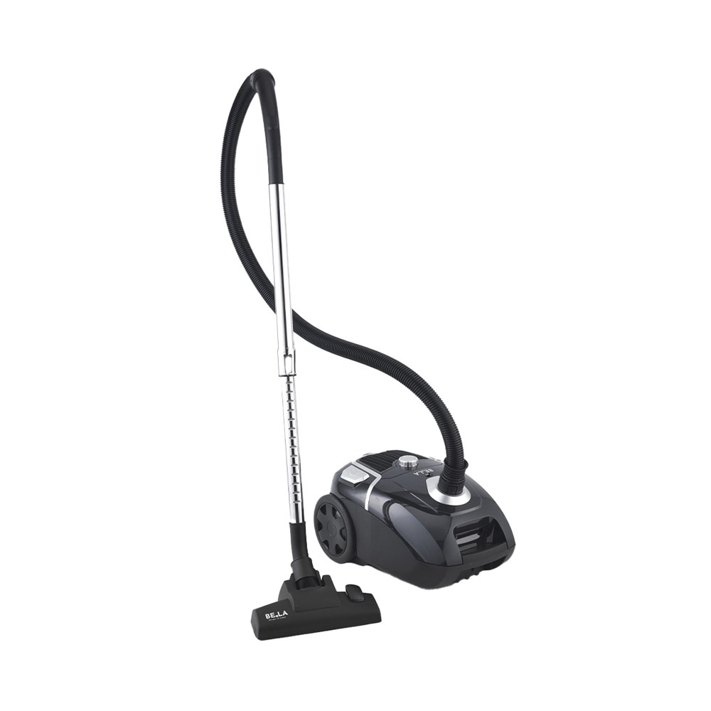 Un aspirateur noir avec tuyau et manche sur fond blanc.