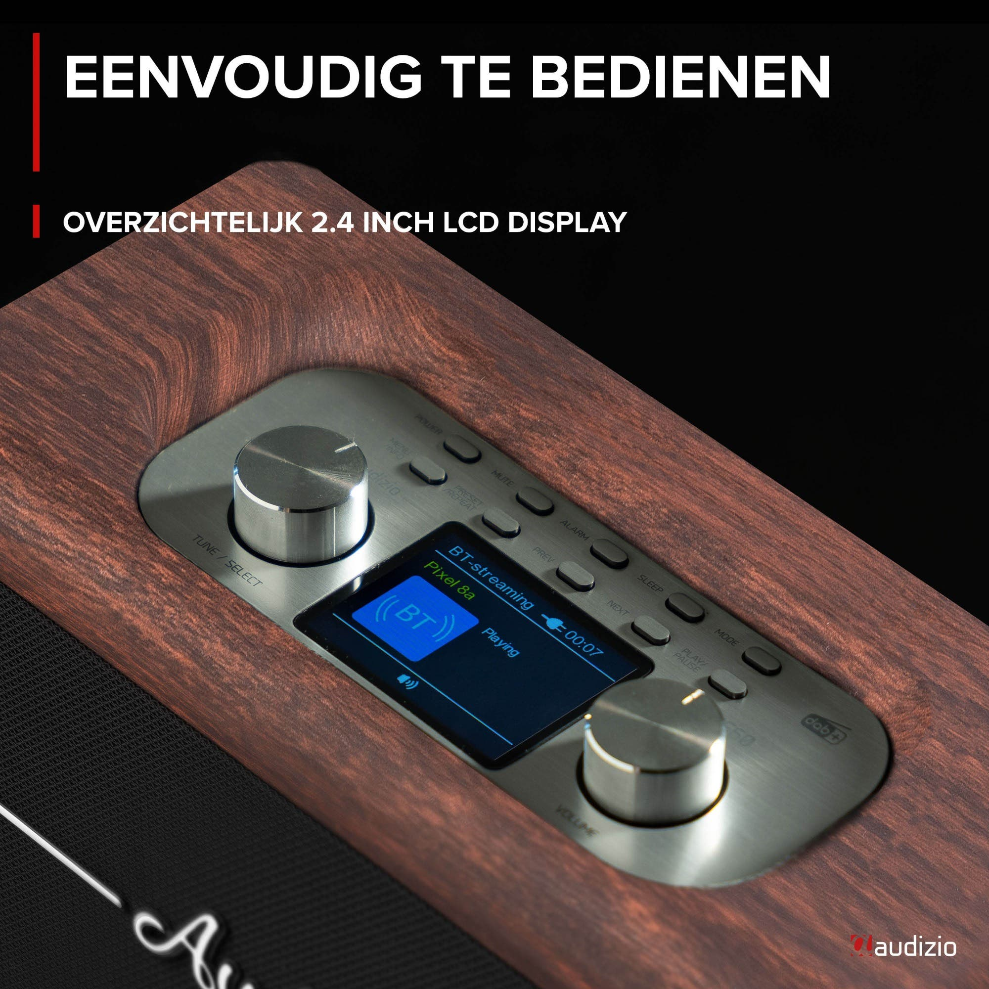 Radio de madera con pantalla LCD que muestra transmisión BT.