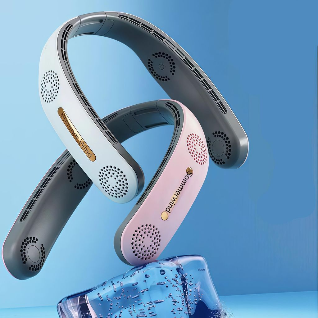 Zwei Nackenventilatoren, einer rosa, einer weiß/grau, über Eis. Auf blauem Hintergrund.