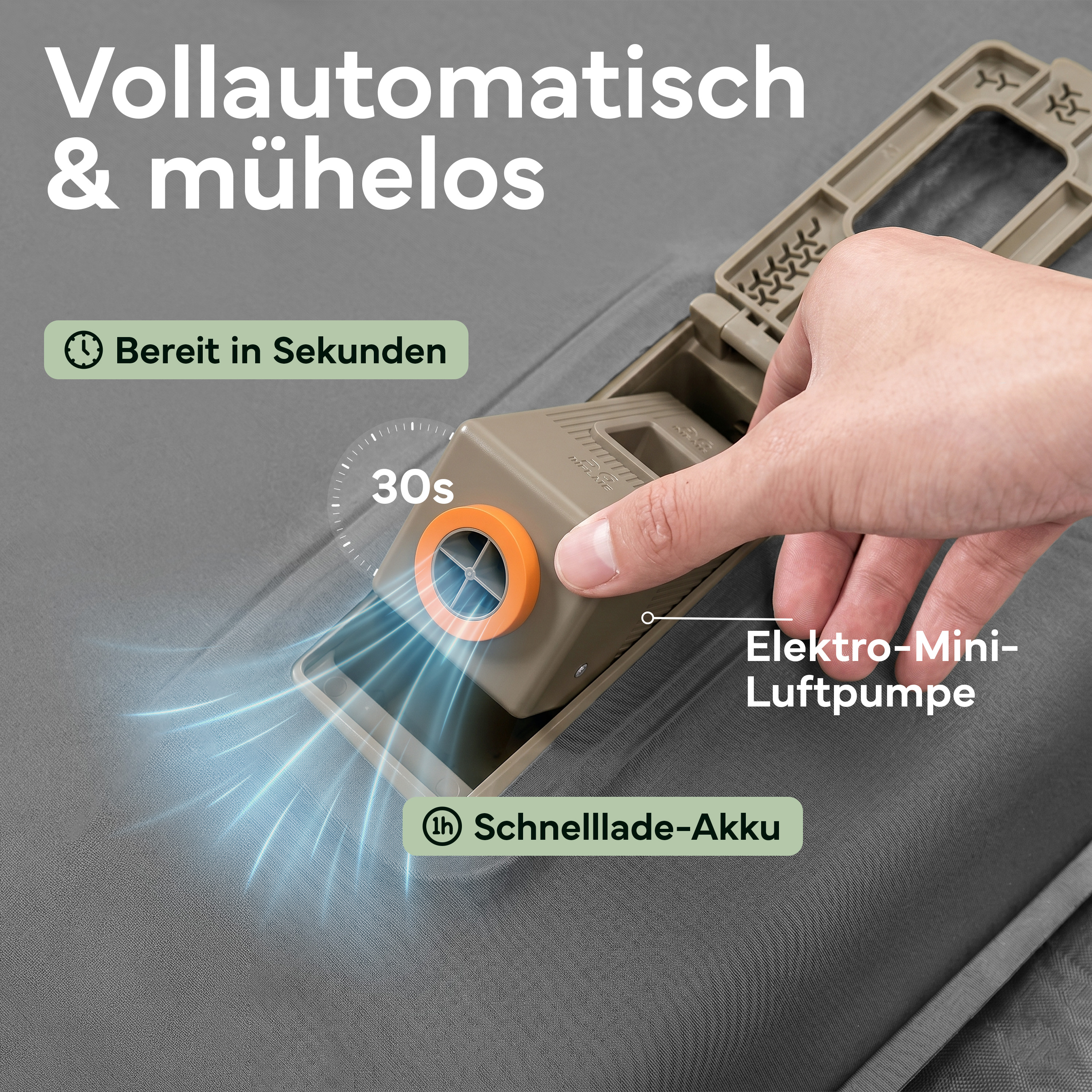 Eine Hand bedient eine beige Elektro-Minipumpe auf grauer Oberfläche. Luftströme sind sichtbar.