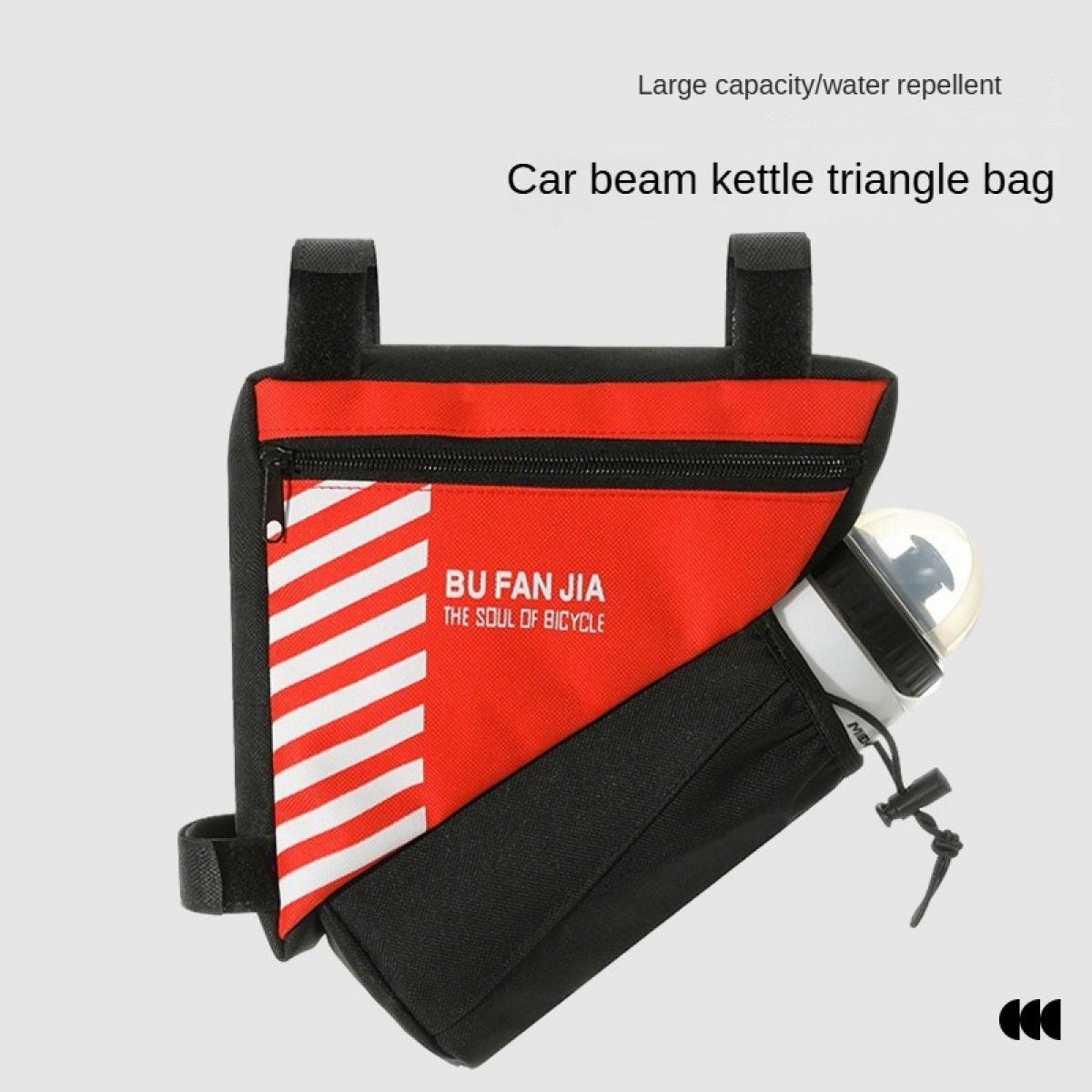 Rote Fahrradtasche mit schwarzer Flasche, die in eine Seitentasche passt.
