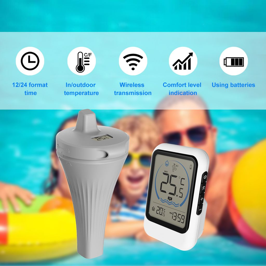 Ein grauer Poolthermometer und ein weißer Empfänger im Vordergrund, Hintergrund mit Familie im Pool.