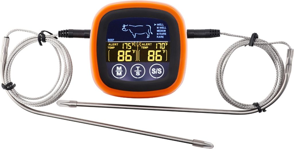 Ein orangefarbenes digitales Fleischthermometer mit zwei Sonden und Kabeln auf Weiß.