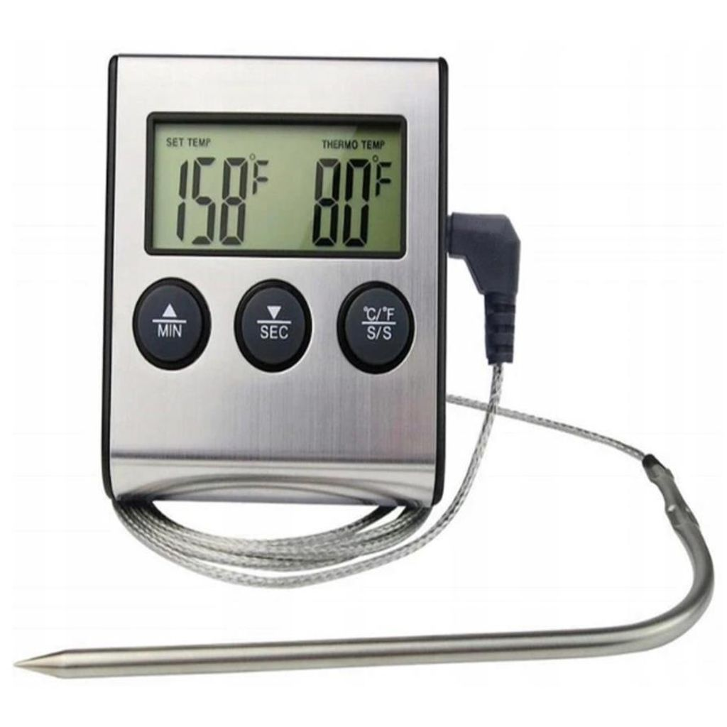 Digitales Fleischthermometer mit silbernem Gehäuse, LCD-Anzeige, Sondenanschluss und Metallsonde.
