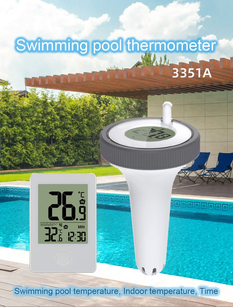 Ein weißer Poolthermometer mit digitalem Display steht neben einem Pool.