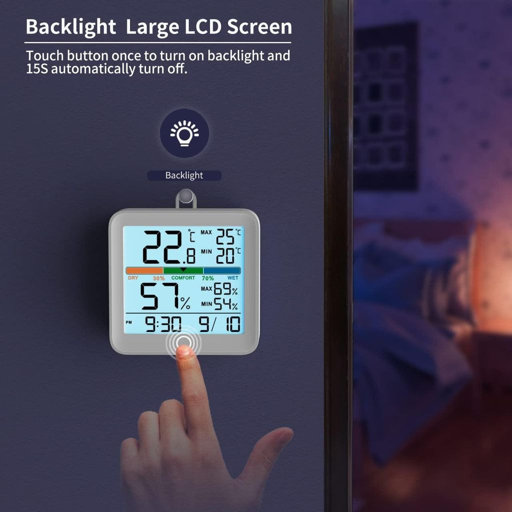 Ein Finger berührt einen digitalen Thermometer/Hygrometer, der 22,8°C und 57% Luftfeuchtigkeit anzeigt.