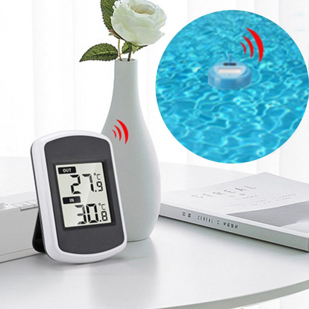 Ein digitaler Thermometer zeigt 27.9 Grad außen und 30.8 Grad innen an.