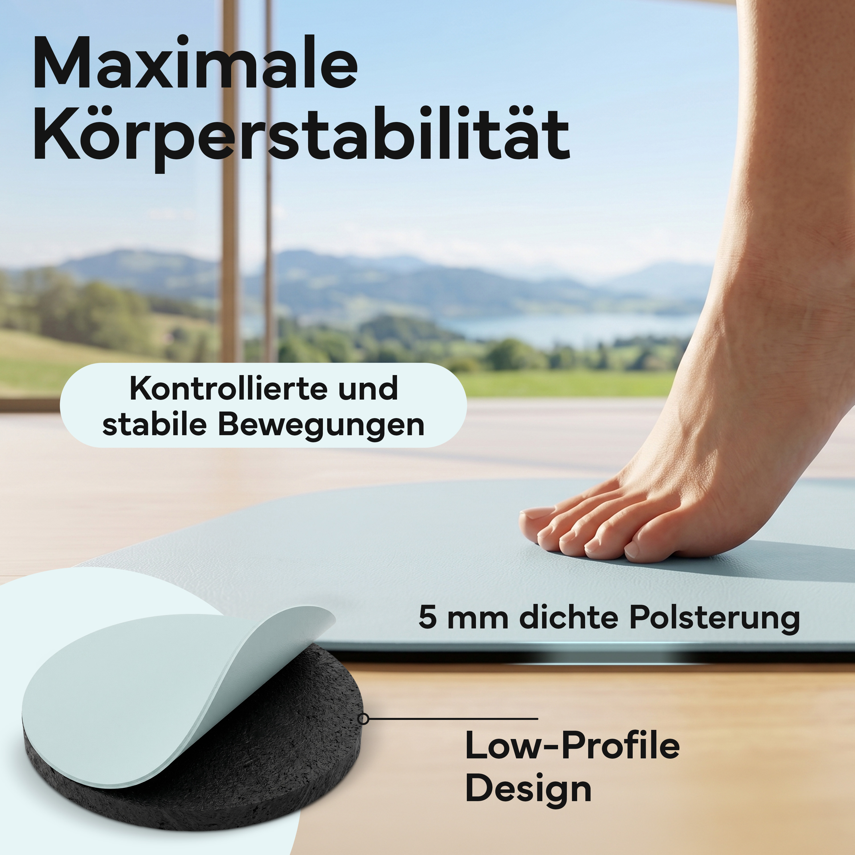 Ein Fuß steht auf einer hellblauen Matte mit 5mm Polsterung. Landschaft im Hintergrund.