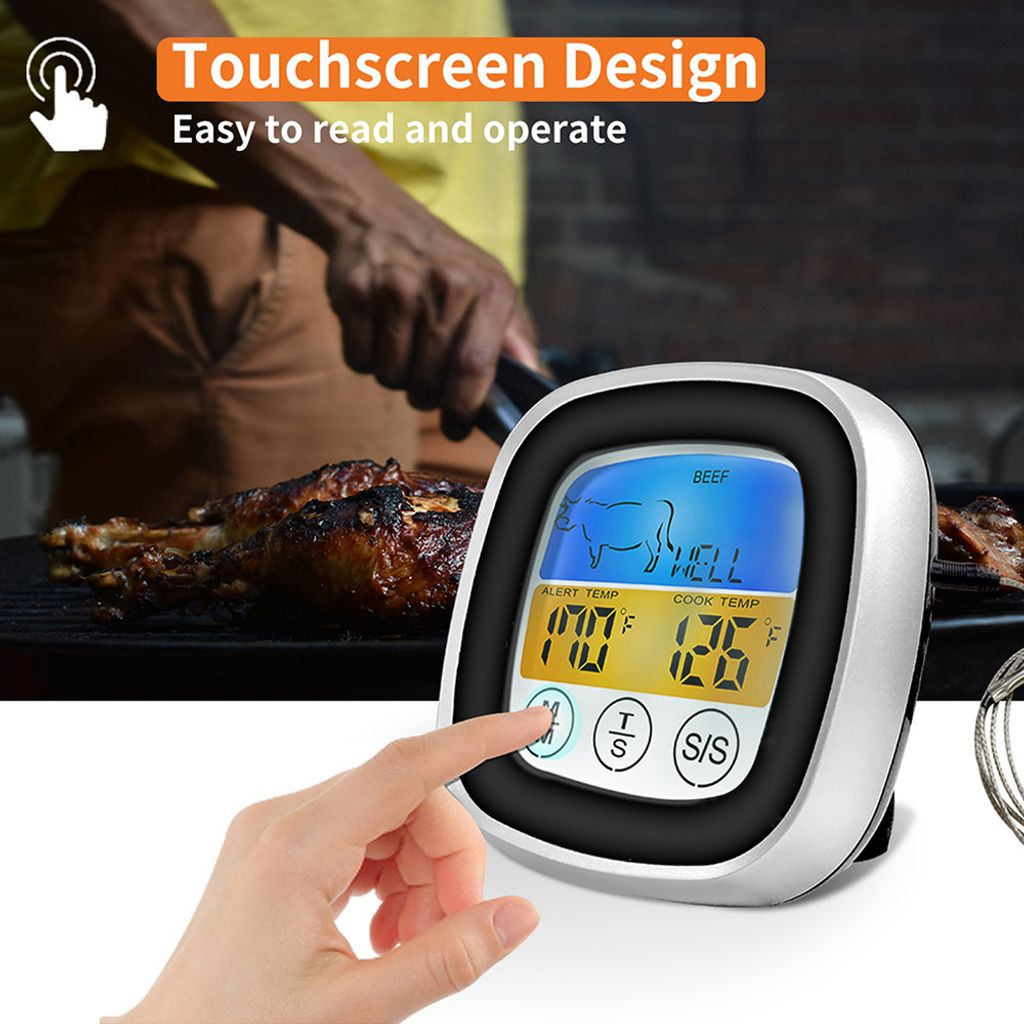 Ein Mann grillt Fleisch, während ein Thermometer die Temperatur anzeigt.