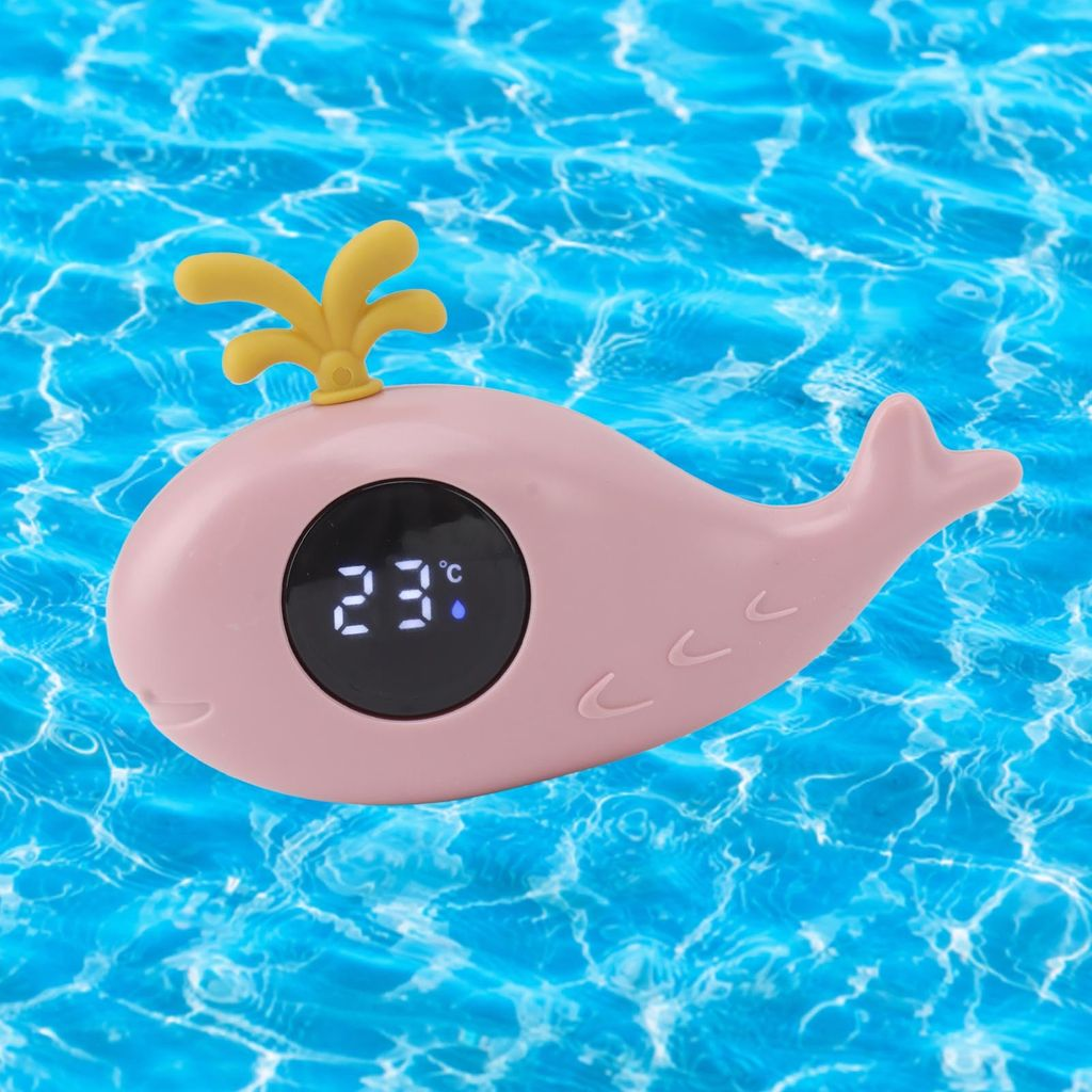 Ein rosa Wal-Thermometer mit gelbem Sprühaufsatz schwimmt im blauen Wasser.