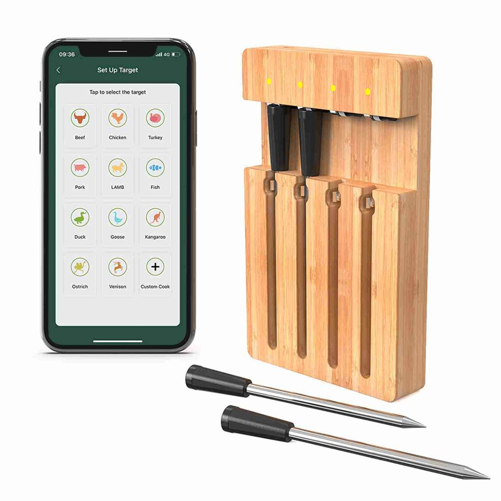 Ein Smartphone zeigt Fleischsorten an, daneben ein Holzblock mit Messern und zwei Fleischthermometern.