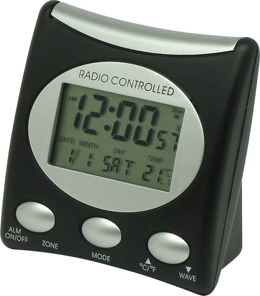 Ein digitaler Radiowecker zeigt 12:00 Uhr an. Das Datum ist der 1. Sat. Die Temperatur ist 21°C.