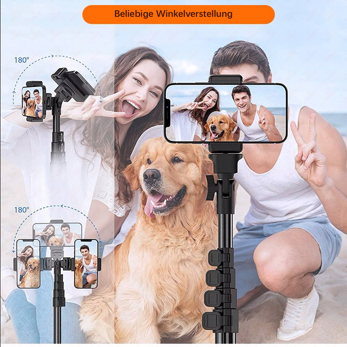 Ein Paar und ein Hund machen ein Selfie am Strand mit einem Selfie-Stick.