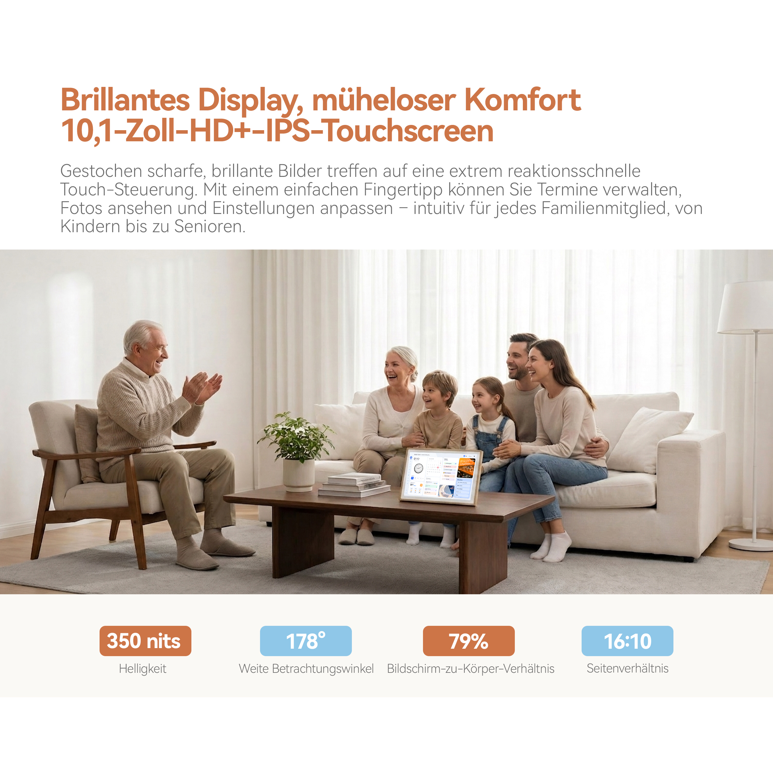 Familie genießt ein Tablet mit 350 Nits, 178° Blickwinkel, 79% Verhältnis.