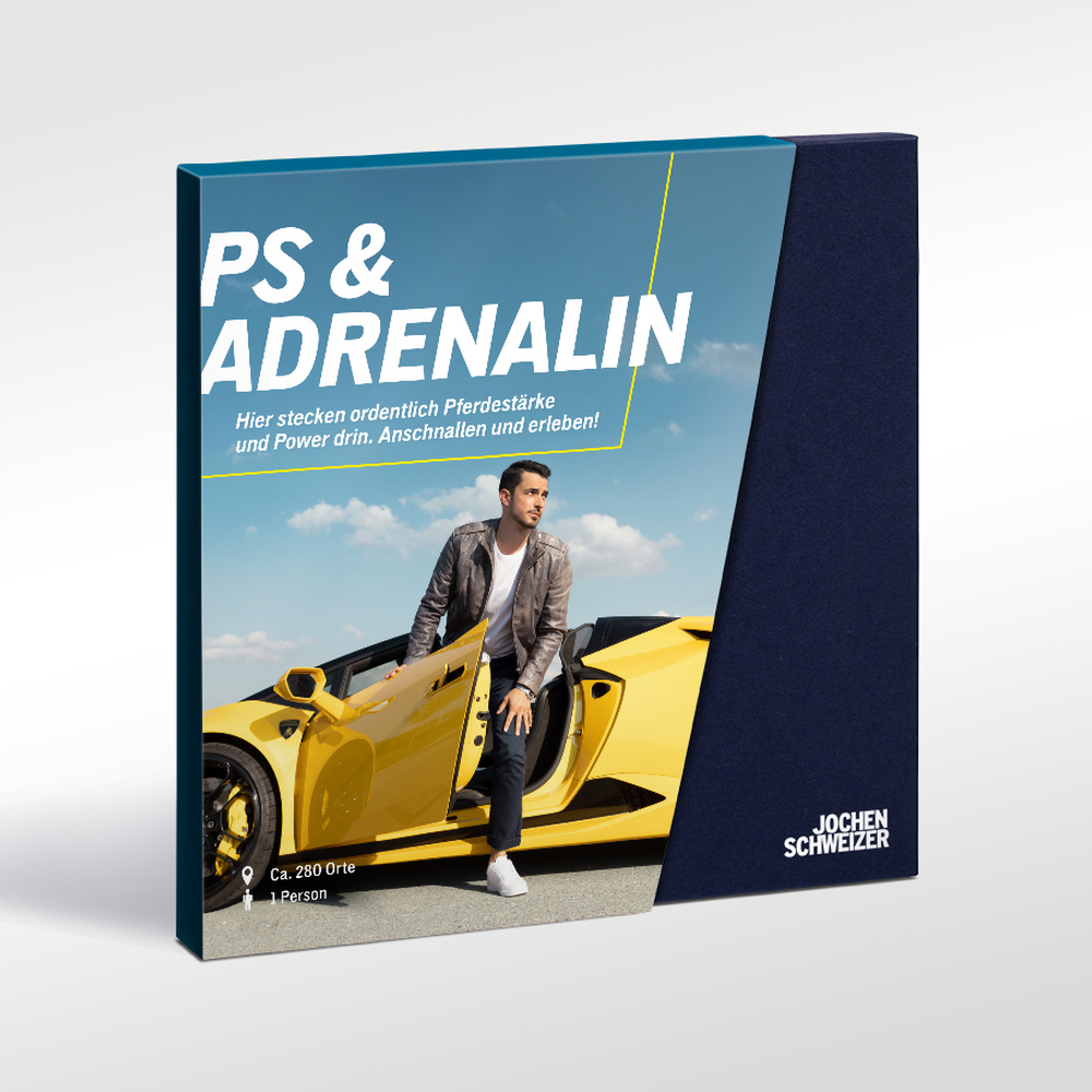 Mann steigt in gelben Sportwagen, Box mit Text PS & Adrenalin.