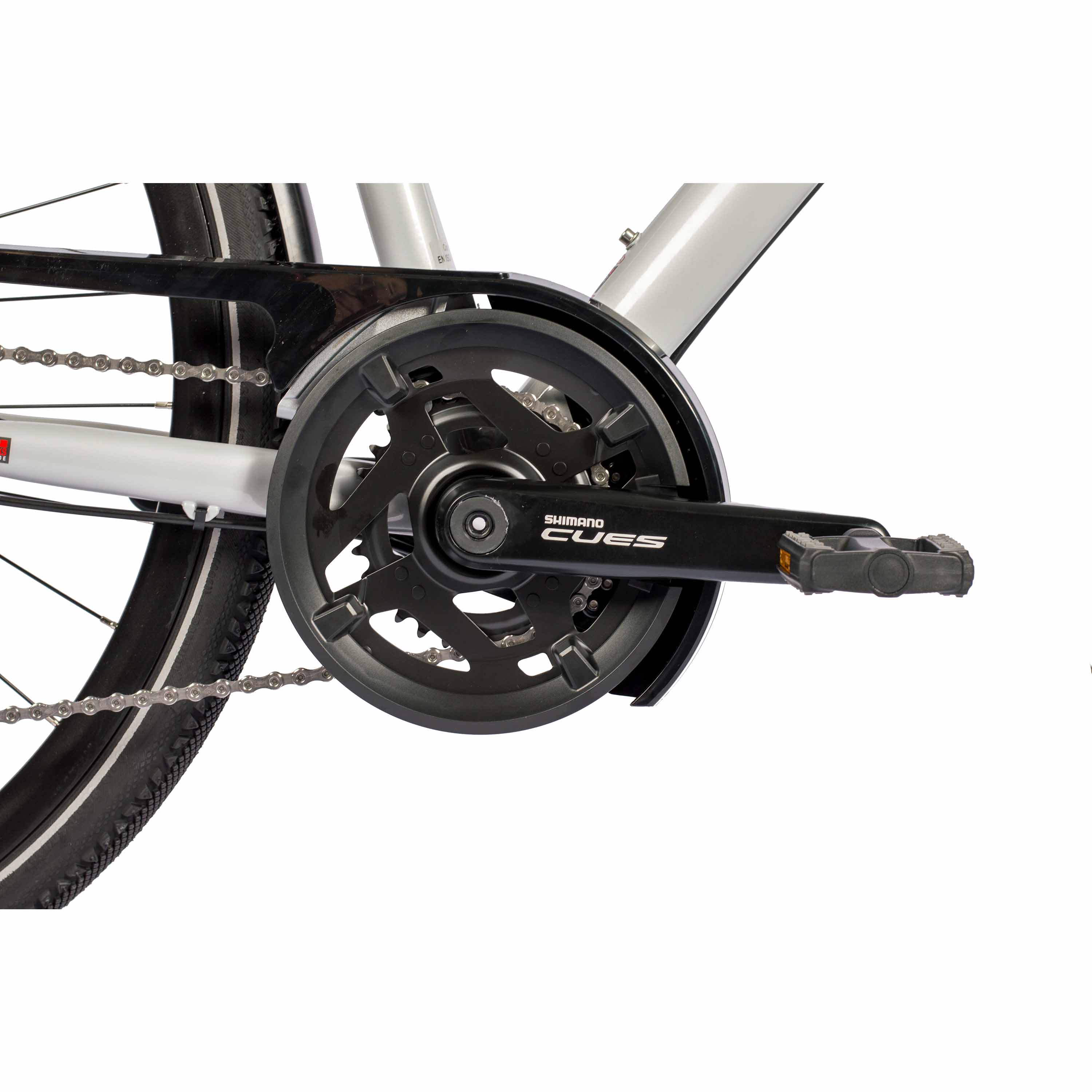 Nahaufnahme der Fahrradkette, Kurbelgarnitur und eines Pedals.