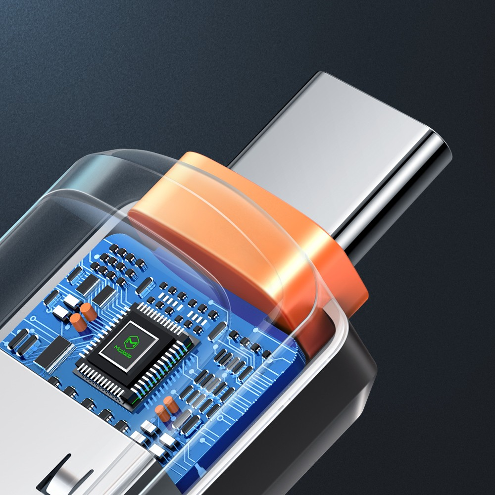 Ein USB-C-Anschluss mit sichtbarer Platine und orangefarbenen Akzenten.