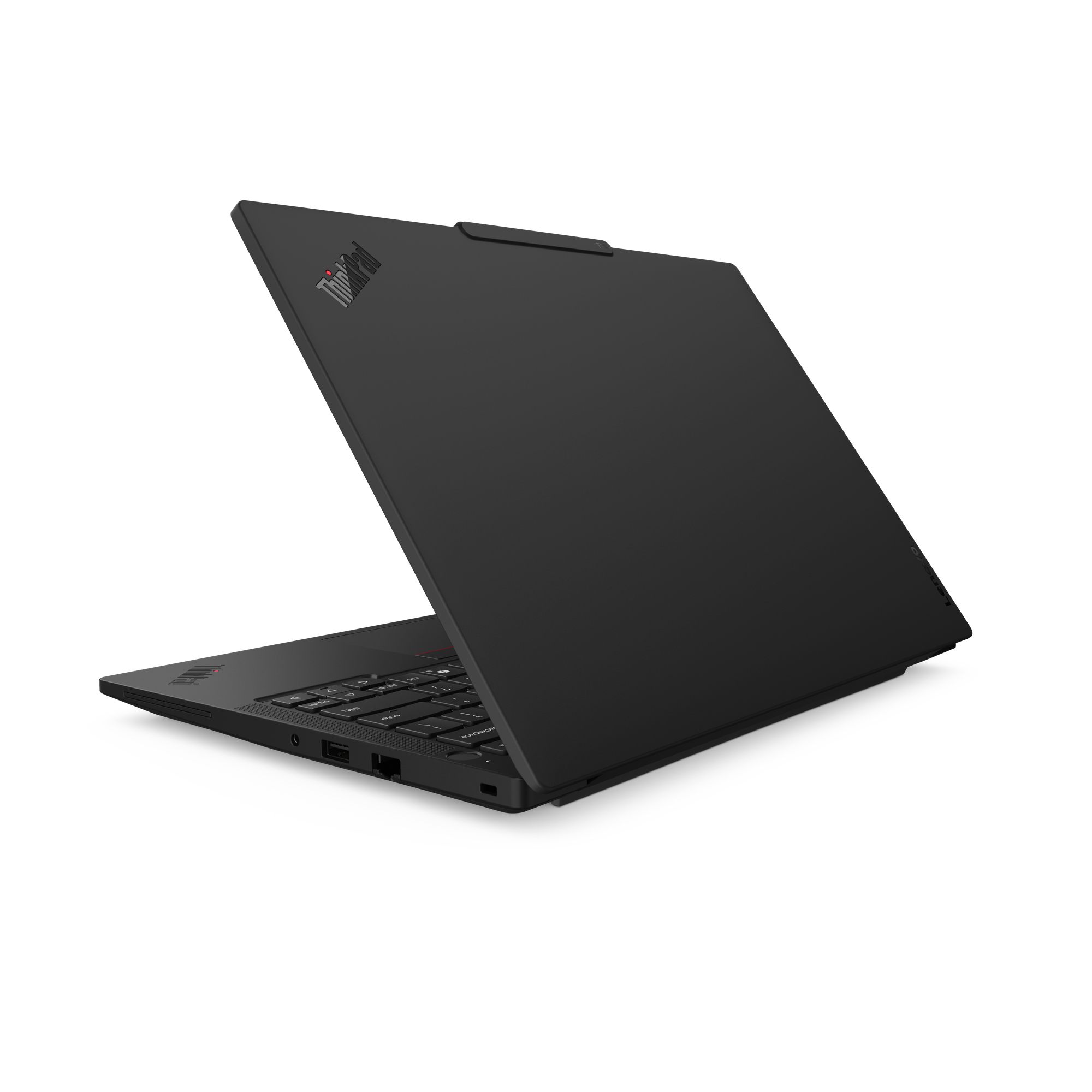 Laptop nero con logo ThinkPad, parzialmente aperto, mostra tastiera e porte.