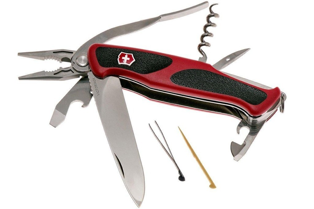 Pense, bıçak, tirbüşon ve konserve açacağı bulunan kırmızı bir Victorinox çok amaçlı alet.
