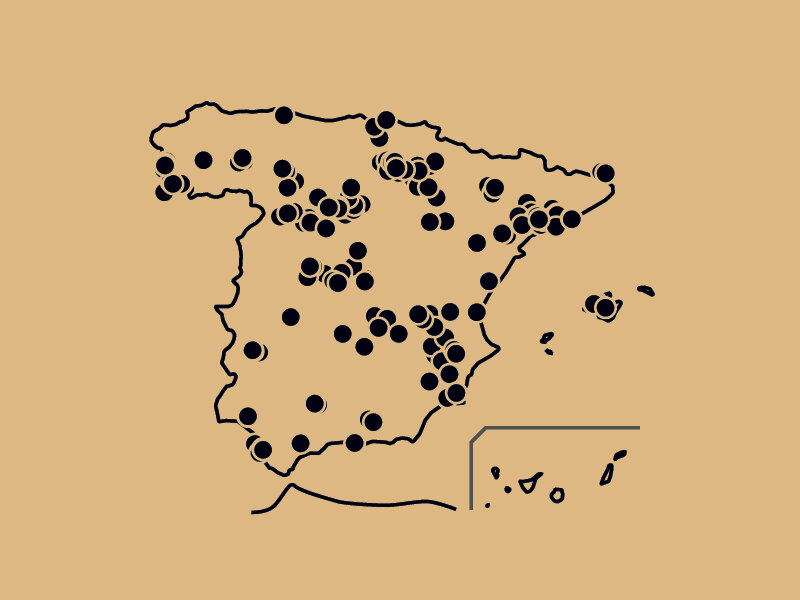 Mapa de España con puntos negros marcando ubicaciones.
