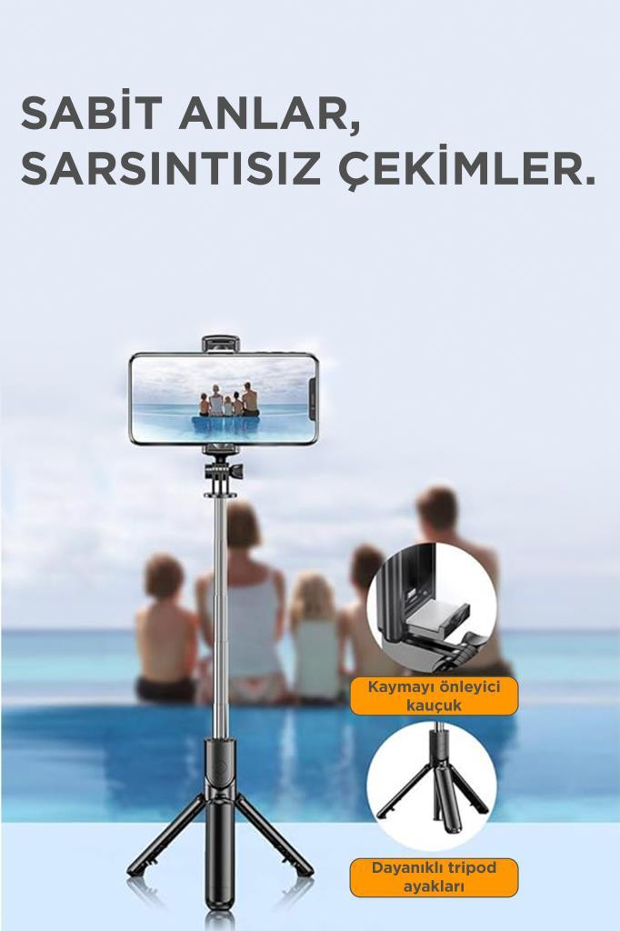 Bir selfie çubuğu ve tripod, bir ailenin havuz kenarında telefonla çekimini gösteriyor.