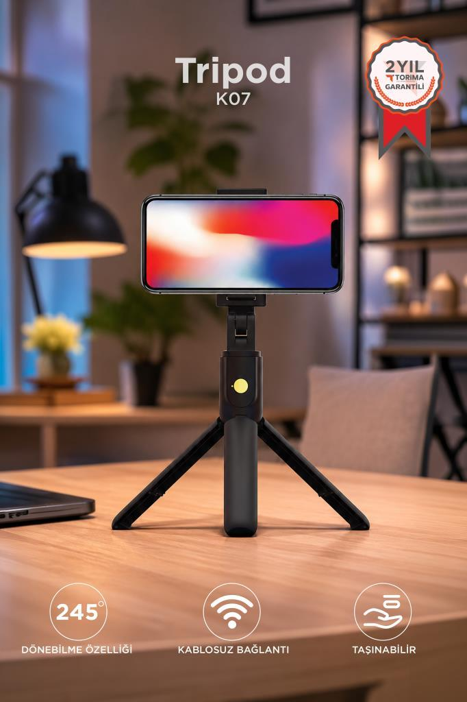 Ahşap masa üzerinde telefon tutan tripod. Garanti damgalı.