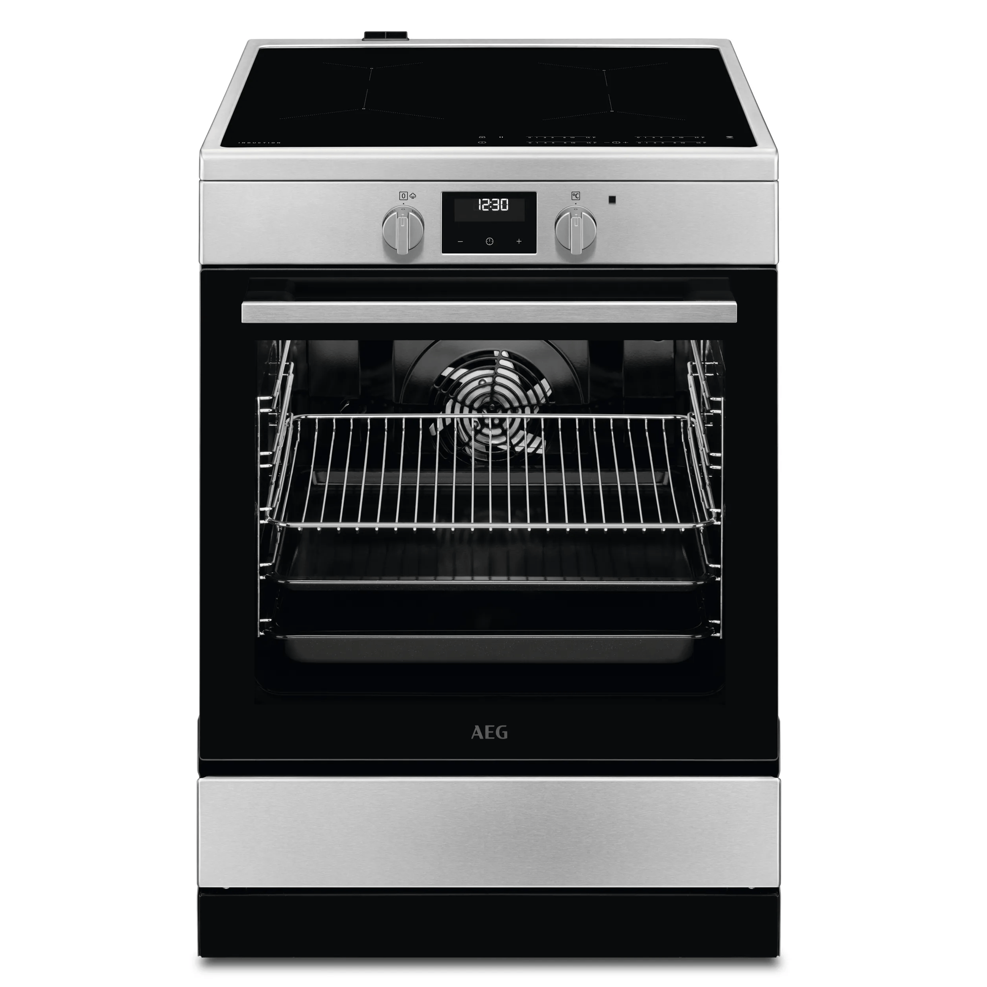 Una cucina AEG con piano cottura a induzione e porta del forno aperta, ventola visibile.