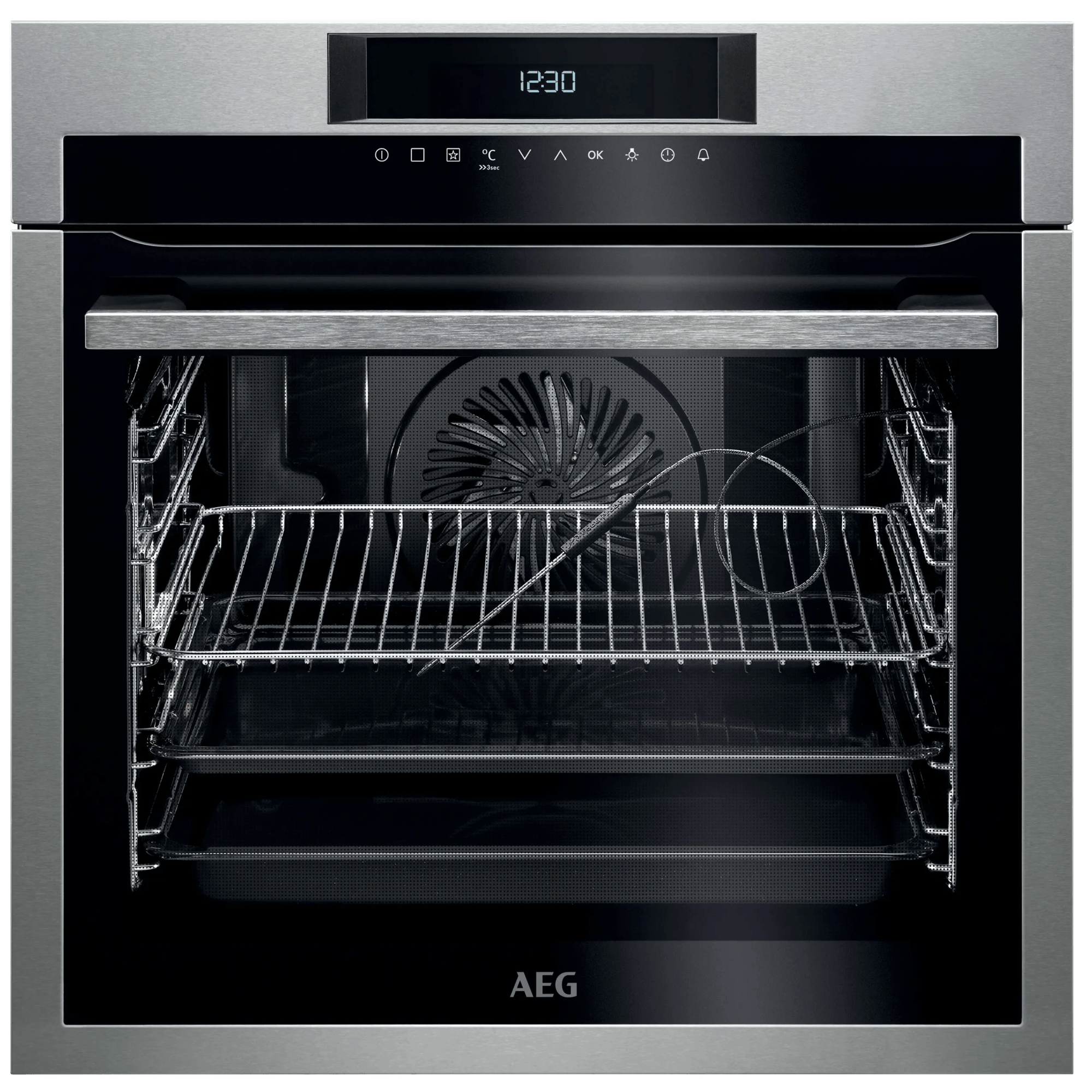Un moderno forno AEG con dettagli in acciaio inossidabile, aperto mostrando l'interno.