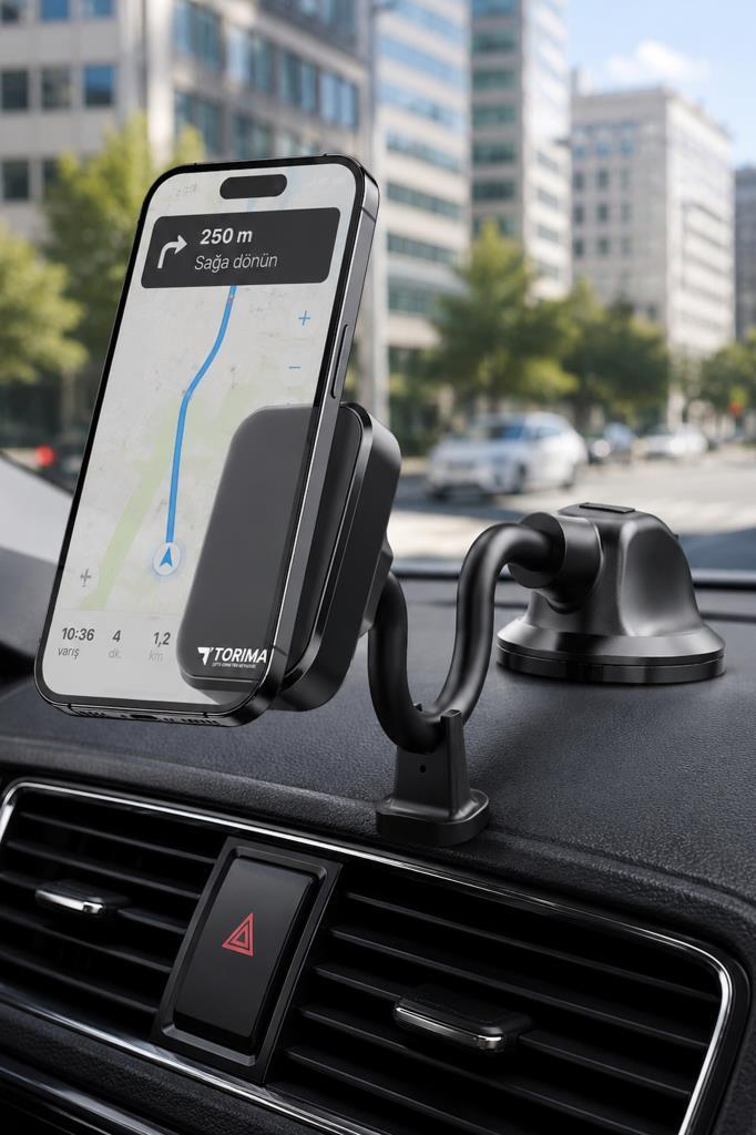 Gösterge panelinde araç tutucusuna monte edilmiş navigasyon uygulamalı akıllı telefon.