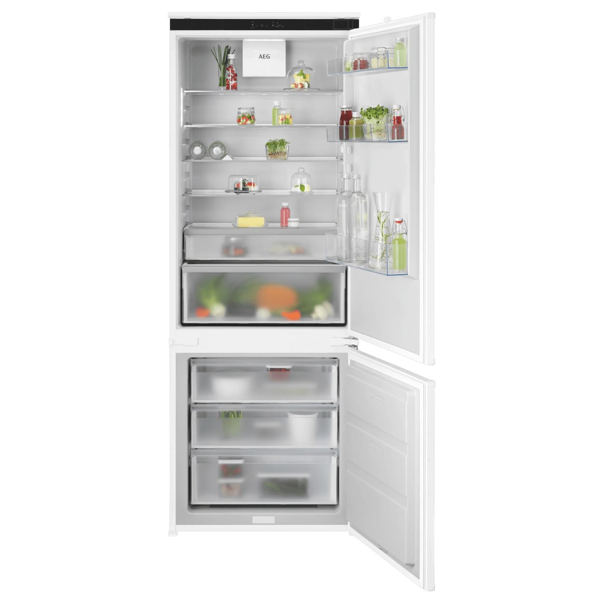 Un frigorífico blanco abierto con estantes de cristal y cajones, lleno de alimentos.