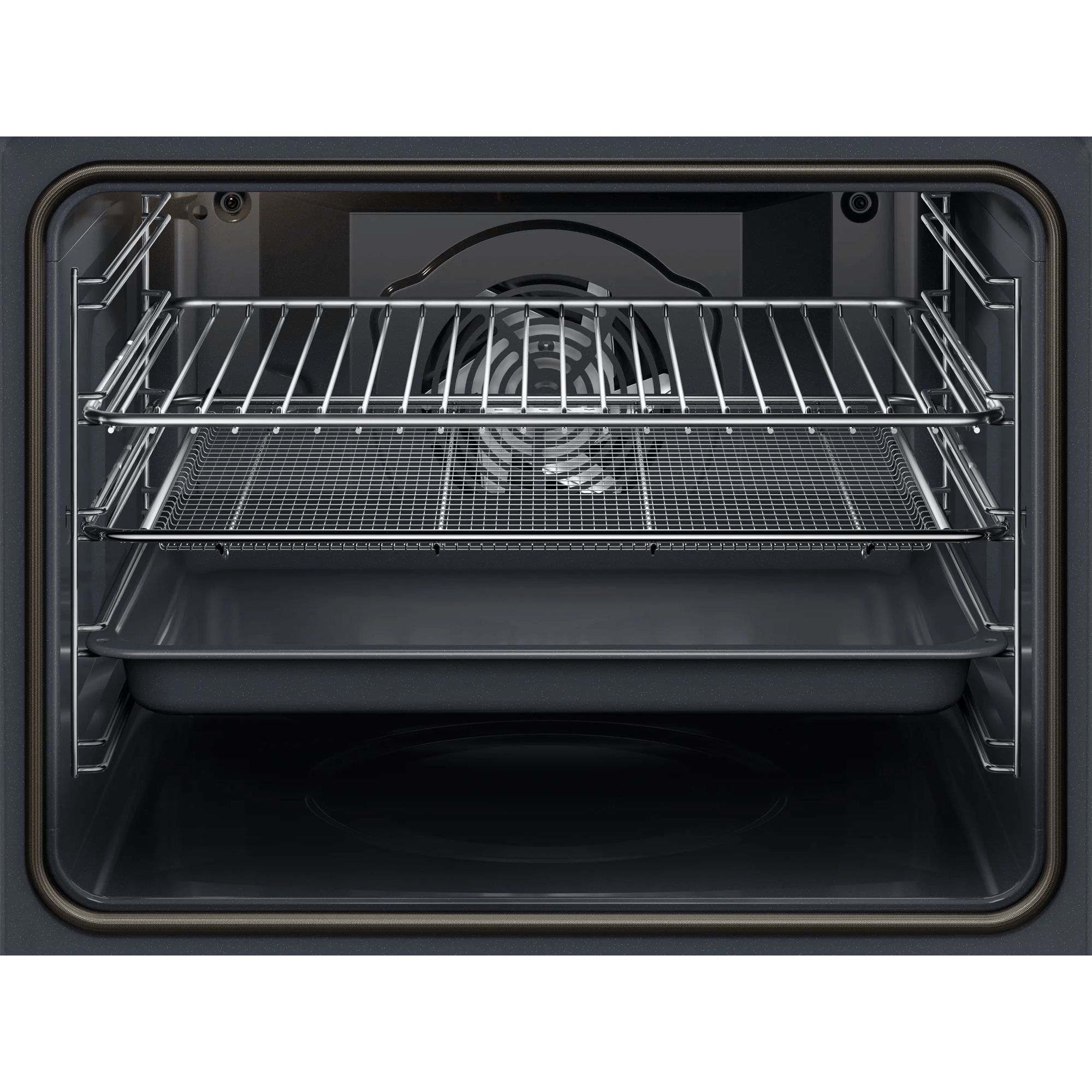 L'interno di un forno vuoto con tre griglie e una teglia.